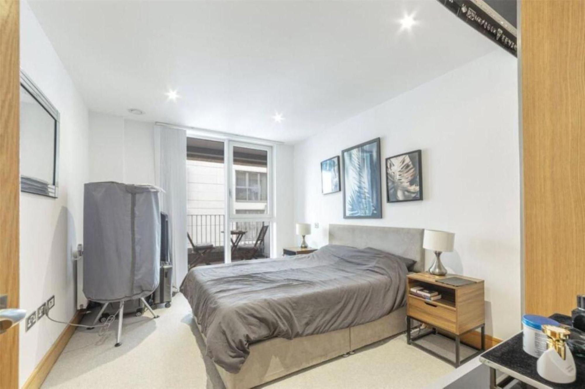 Beautiful Modern 2 Bedroom With Balcony Londra
